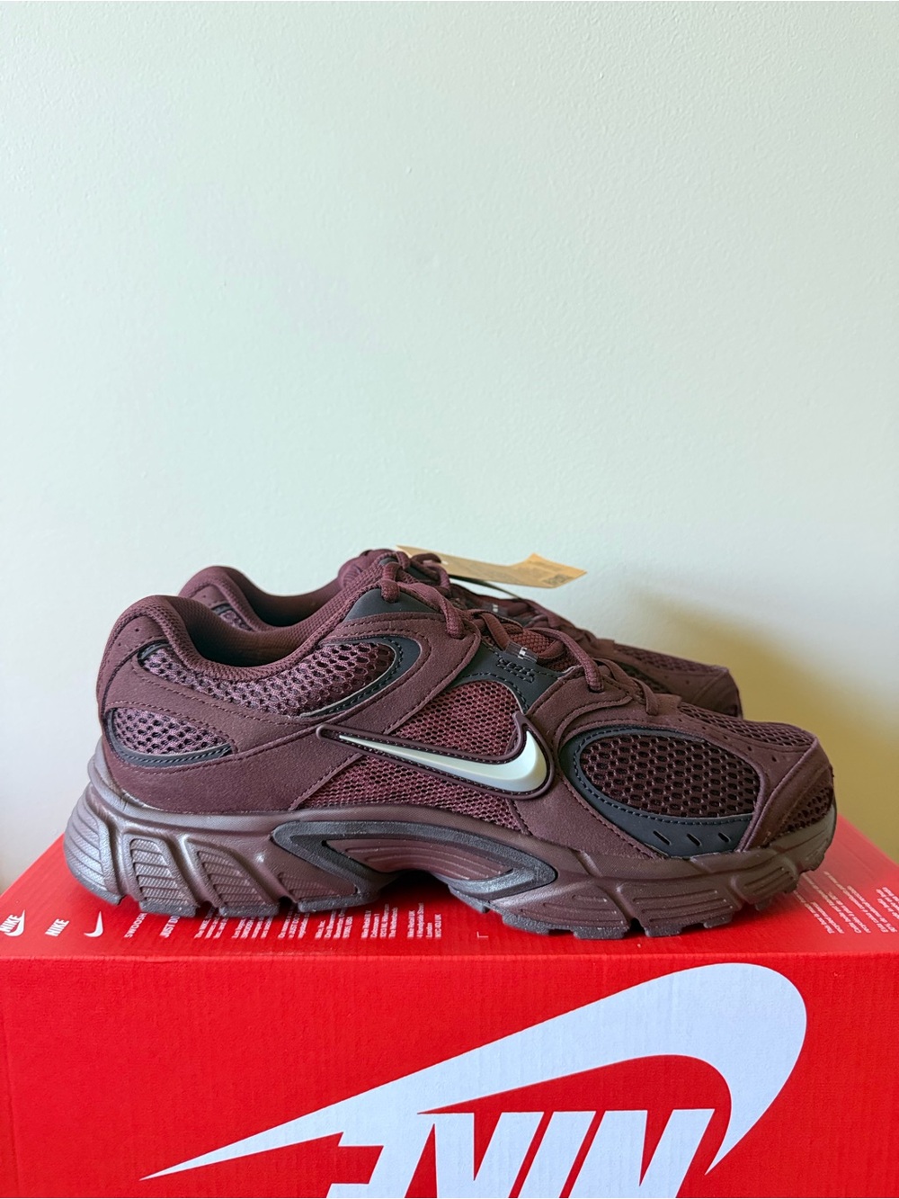Nike V5 RNR Burgundy Crush Metallic II6294-601 Women’s Size 10.5